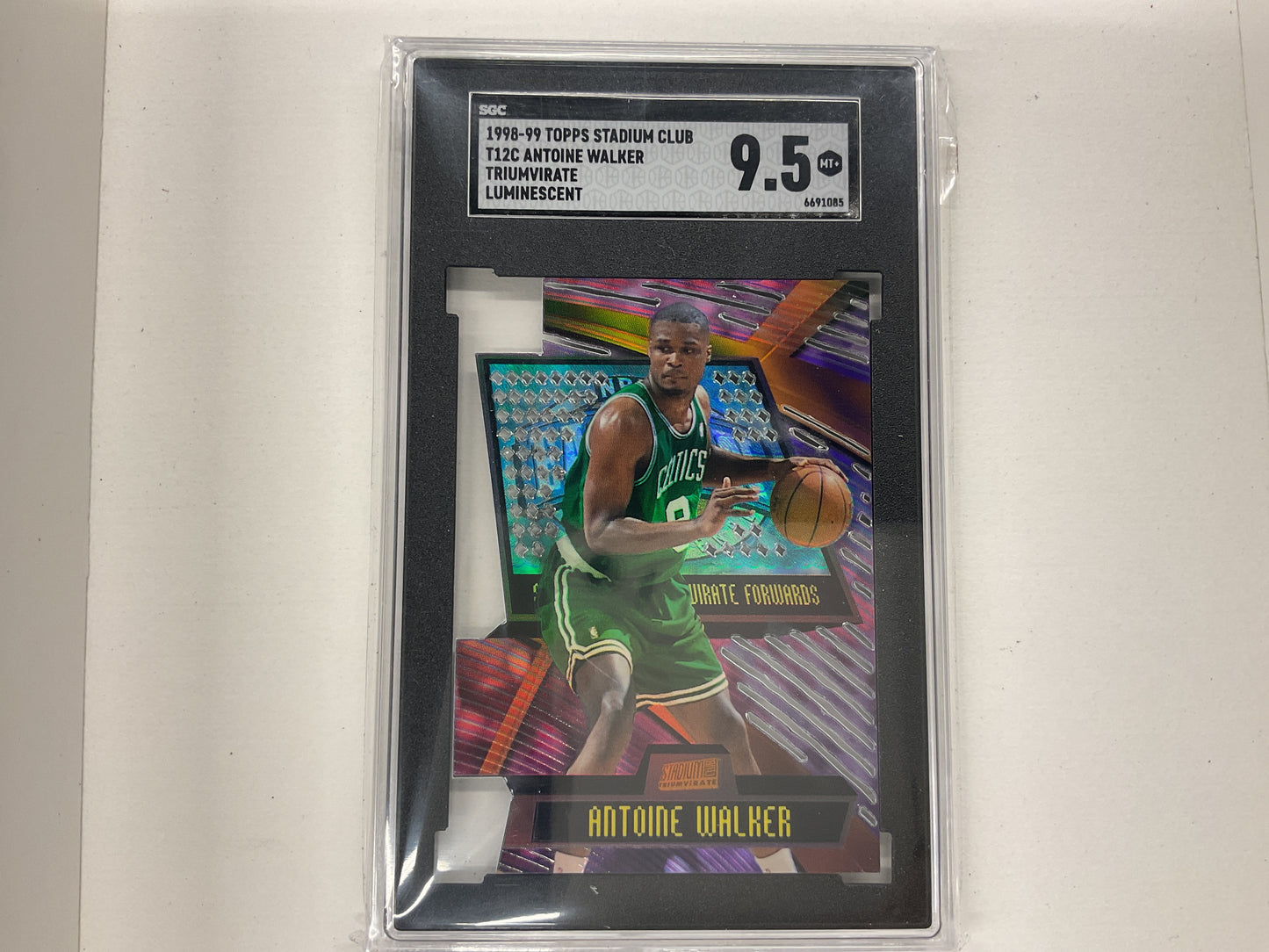 1998/99 Stadium Club Antoine Walker Triumvirate Luminescent #12